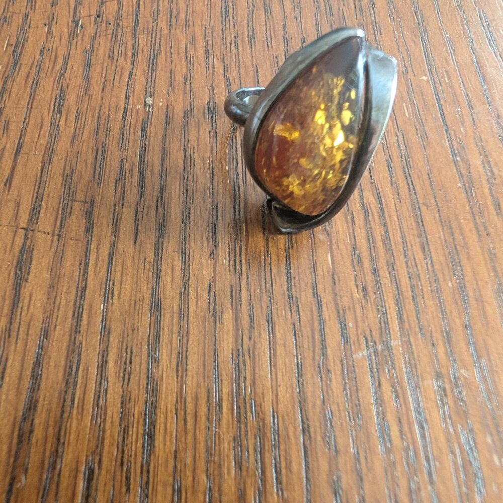 Amber ring - Picture 2 of 3